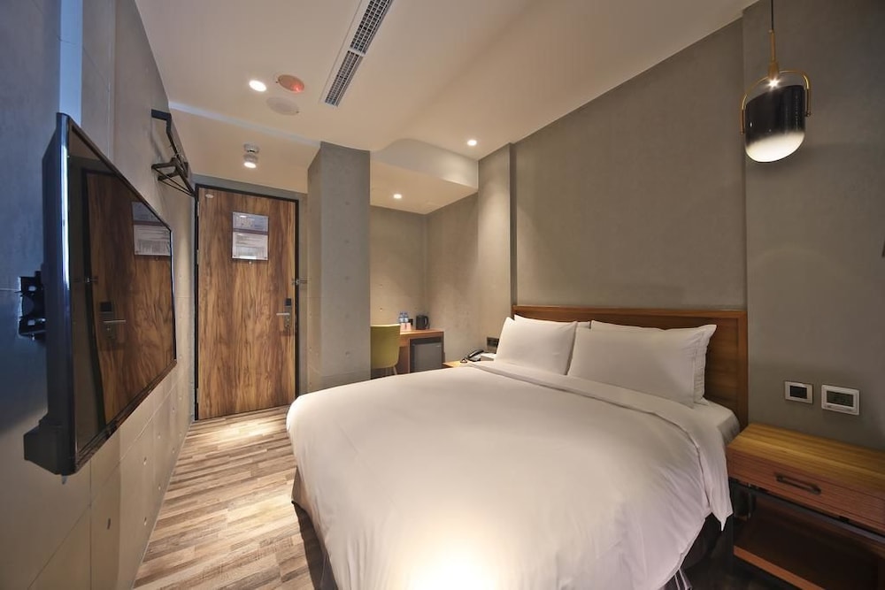 Micro Hotel 6/27