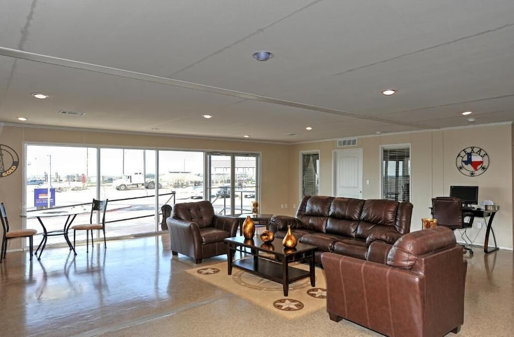 Instalodge Hotel And Suites 26/34