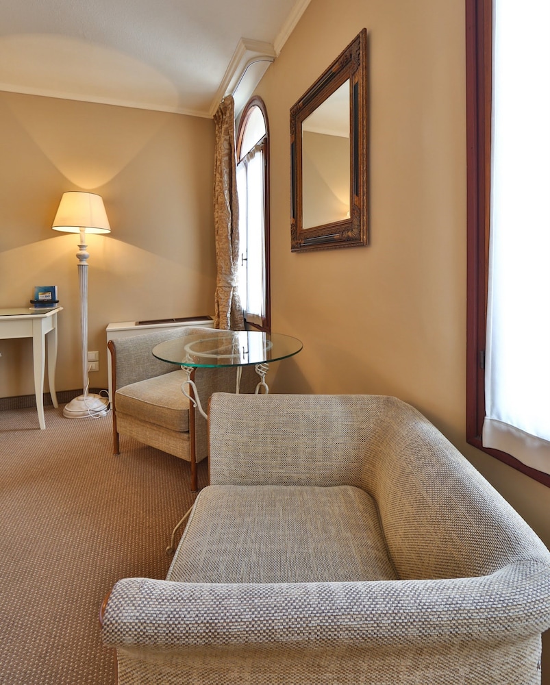 Hotel Canon D Oro 25/47