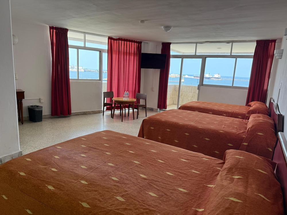 Hotel Royalty 48/64