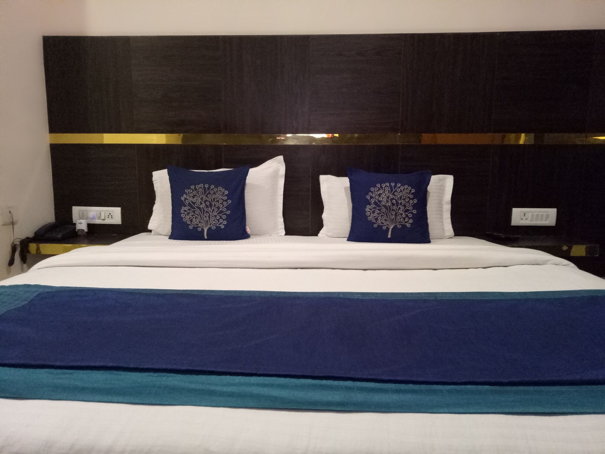 STANDARD, QUEEN BED, CITY VIEW, EXECUTIVE LEVEL