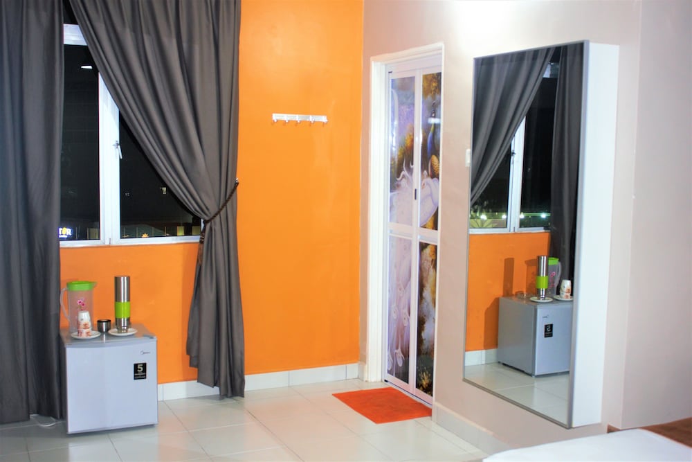 Aeon Tebrau Homestay & Hotel 8/62