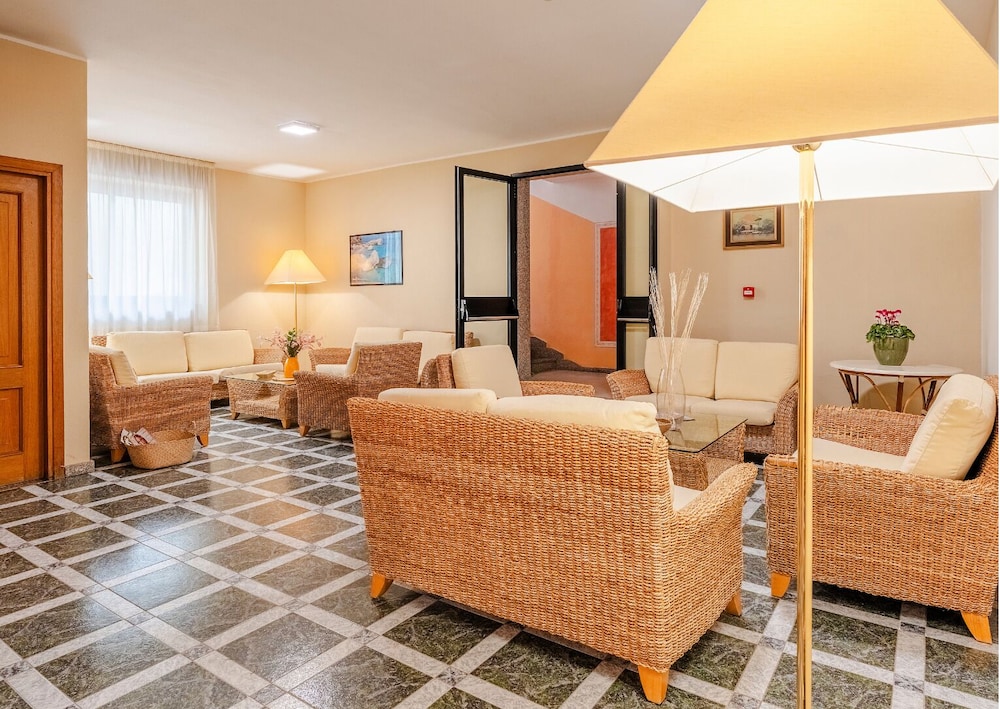 Rina Hotel 20/75