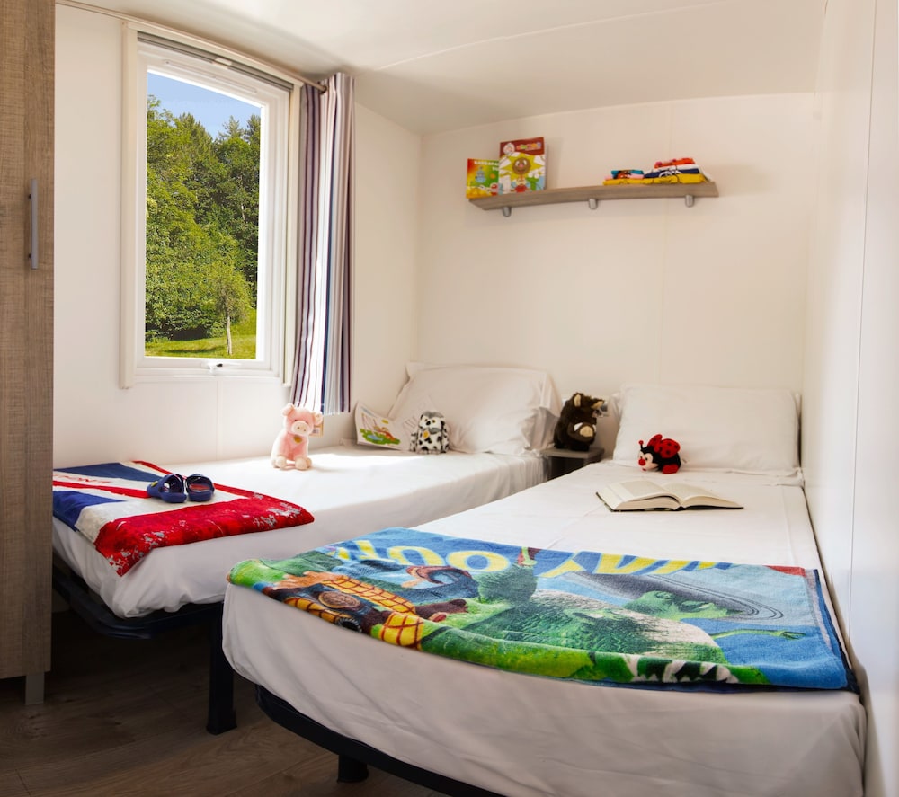 3 BEDROOMS, BUNGALOW