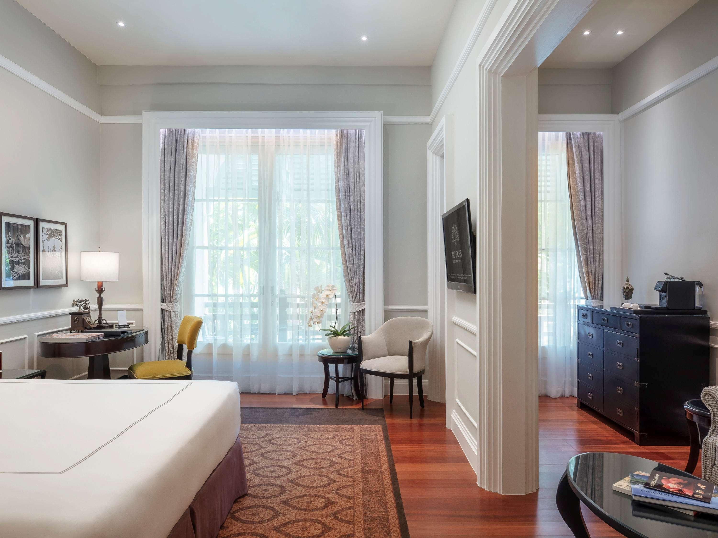 Suite, King Bed, Raffles Hotel Le Royal 2/6