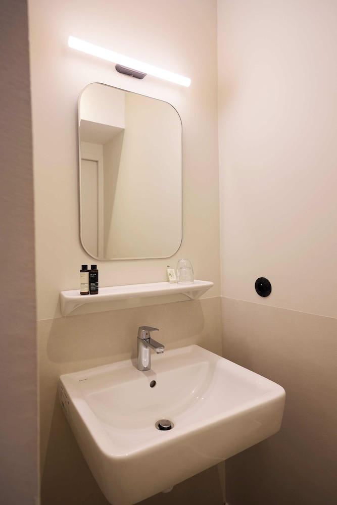 HOTEL HENRI IV 69/69