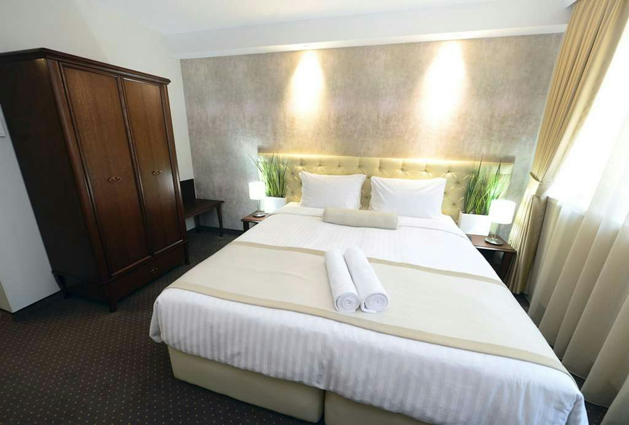 Alexander Square Boutique Hotel 12/55
