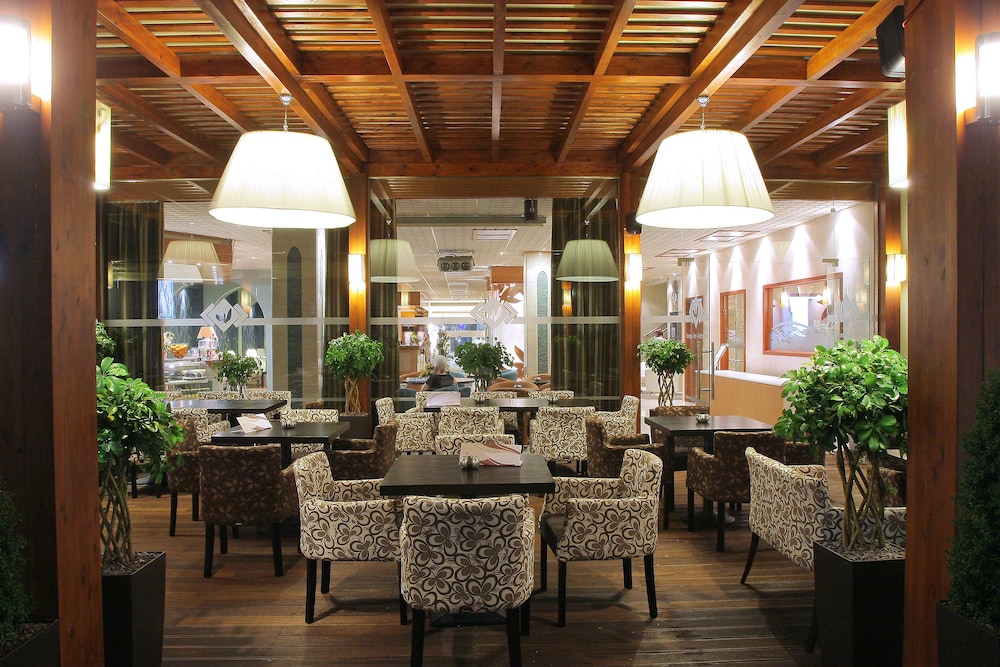 LYDIA HOTEL 62/82