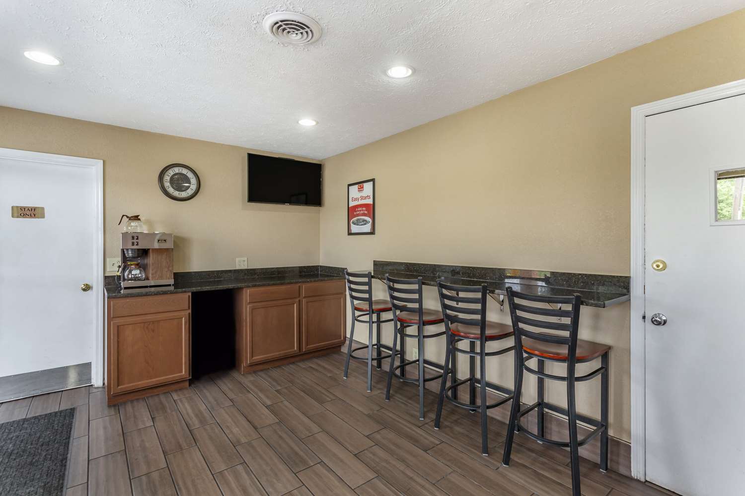 Econo Lodge North Nashville TN 17/24