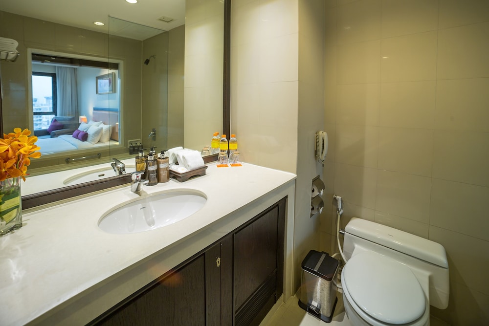 Bandara Silom Suites, Bangkok 35/78