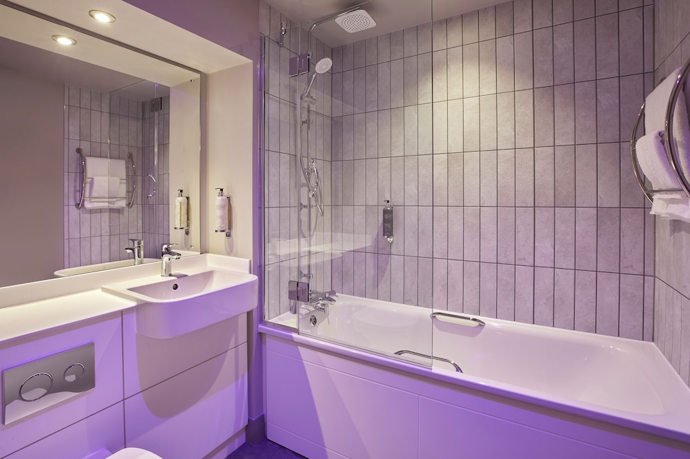 Premier Inn Glasgow Newton Mearns (M77 J4) 47/54