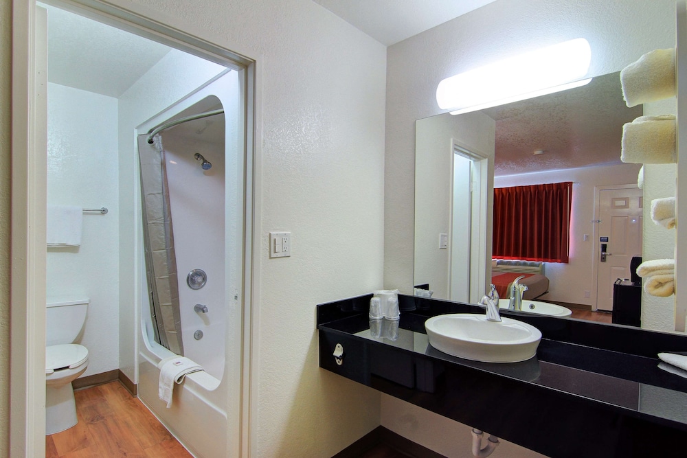 Motel6 Scottsdale, AZ - Old town Scottsdale/Fashion Square 40/40
