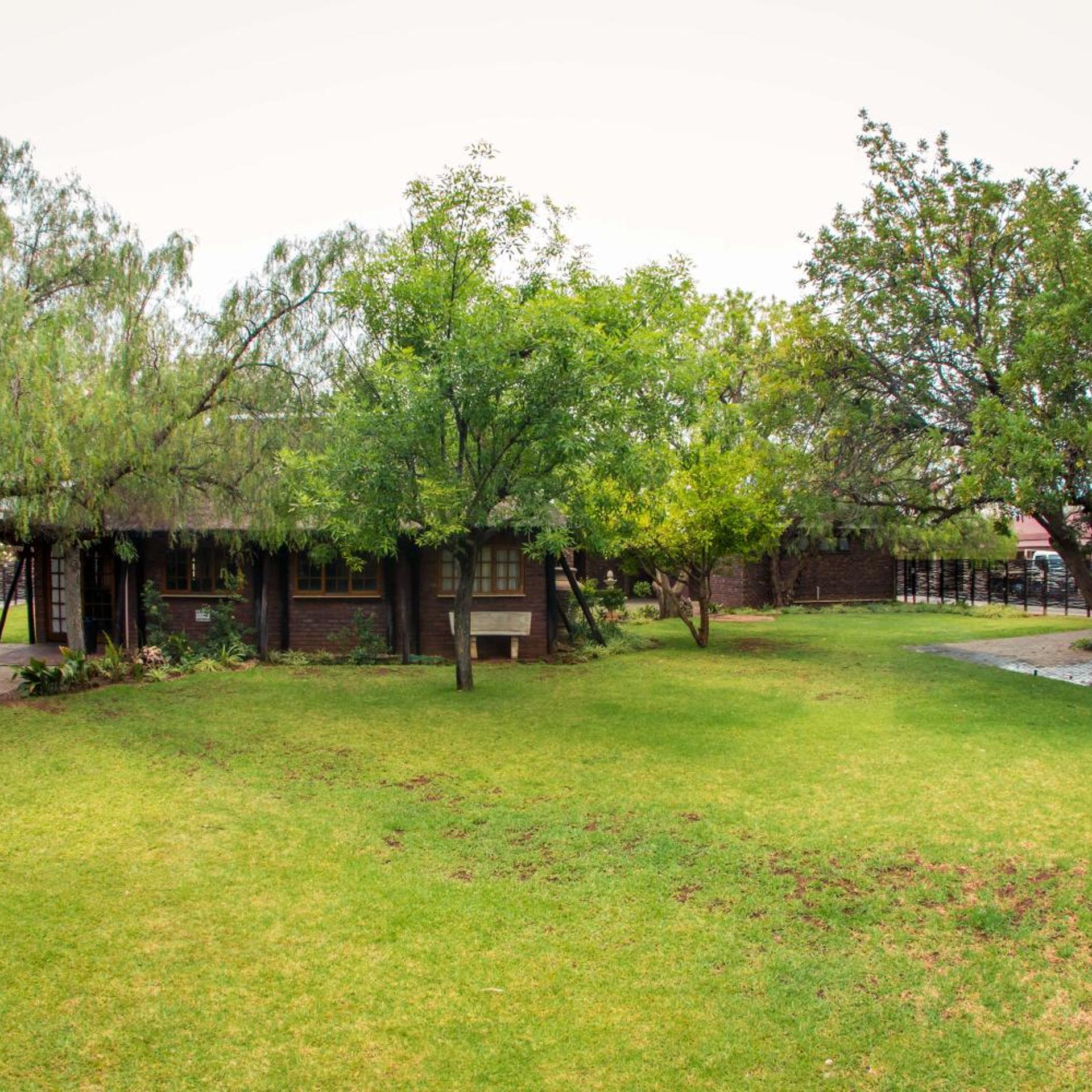 Horseshoe Inn 35/39
