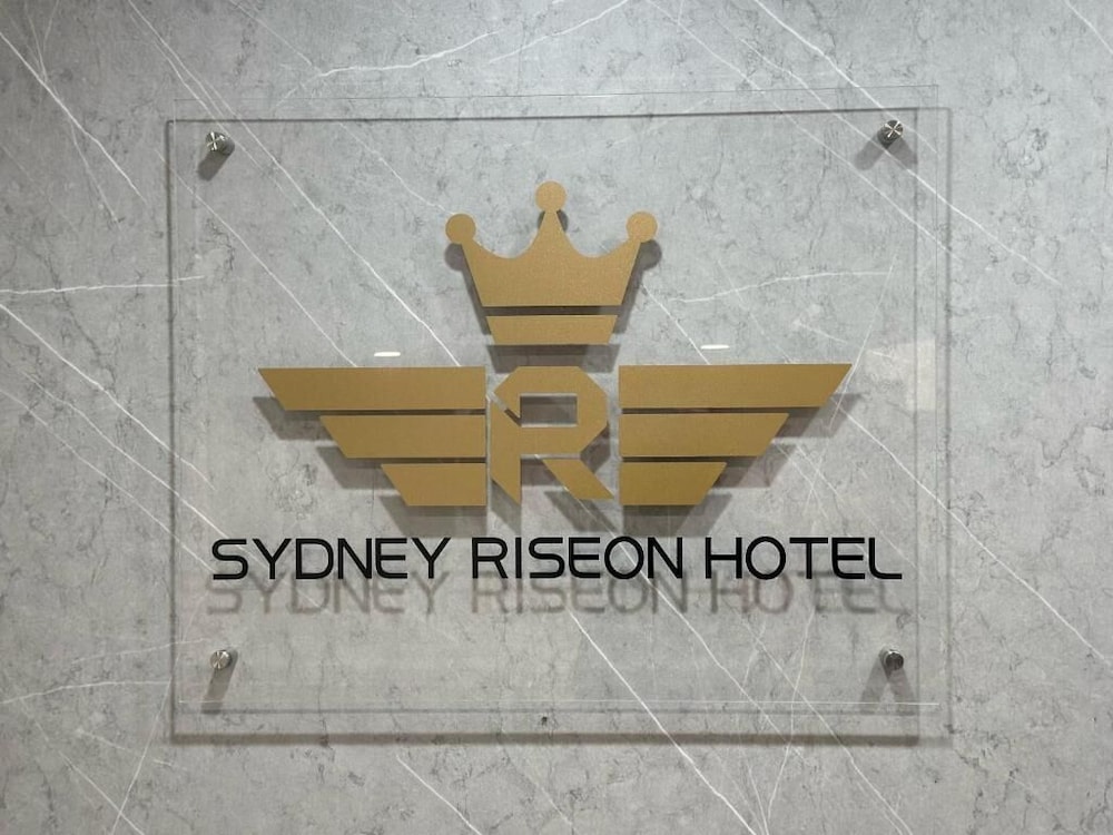Sydney RiseOn Hotel 37/56