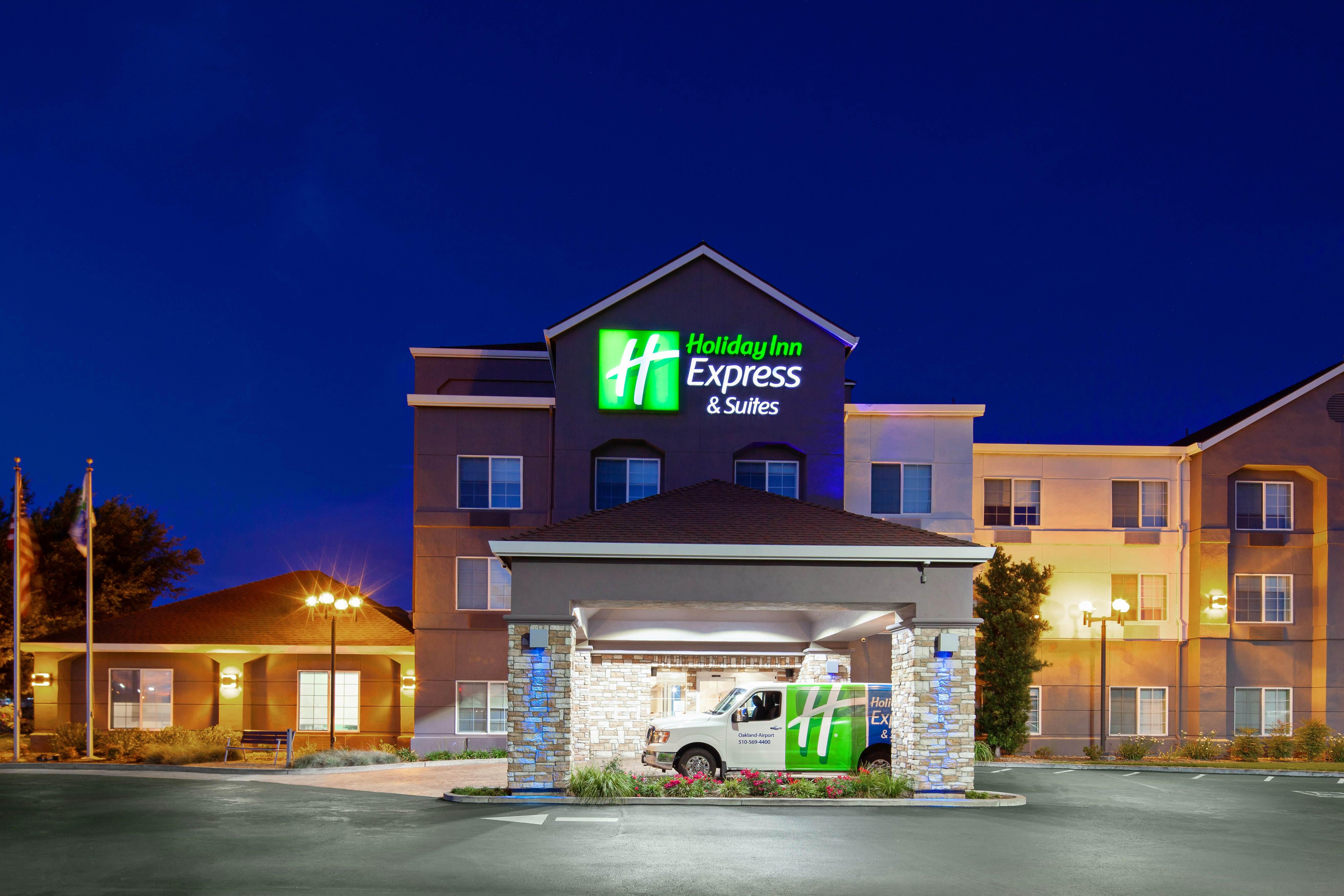 Holiday Inn Express Hotel Suites Oakland Airport 3/55