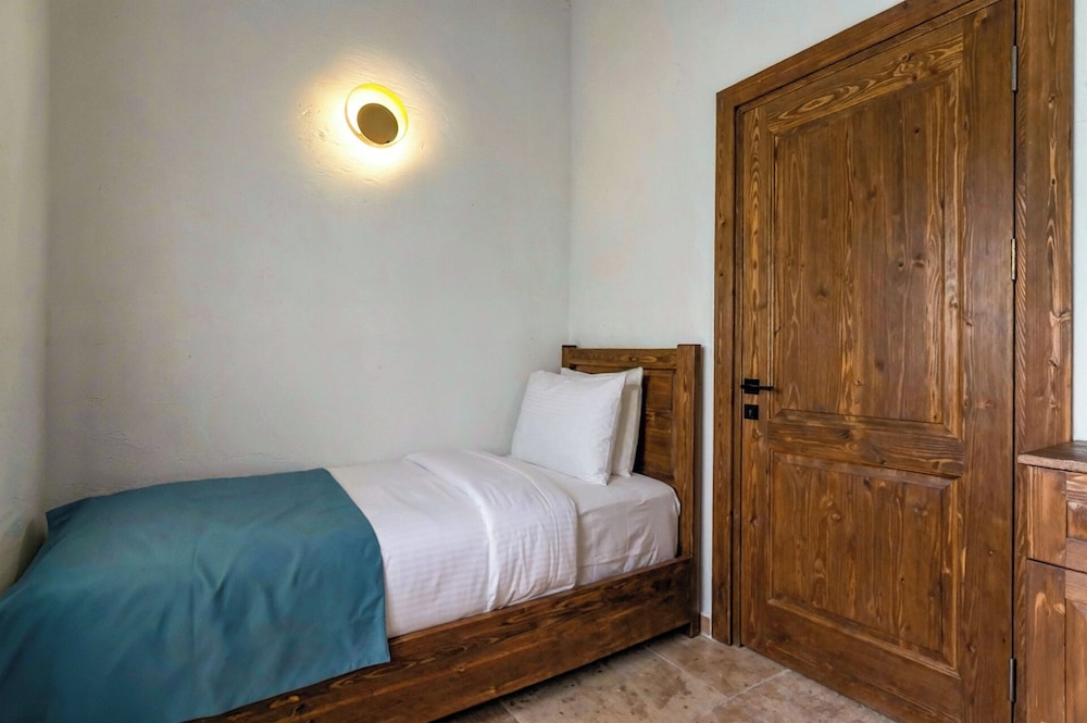 Marisstone Hotel Villa 15/50