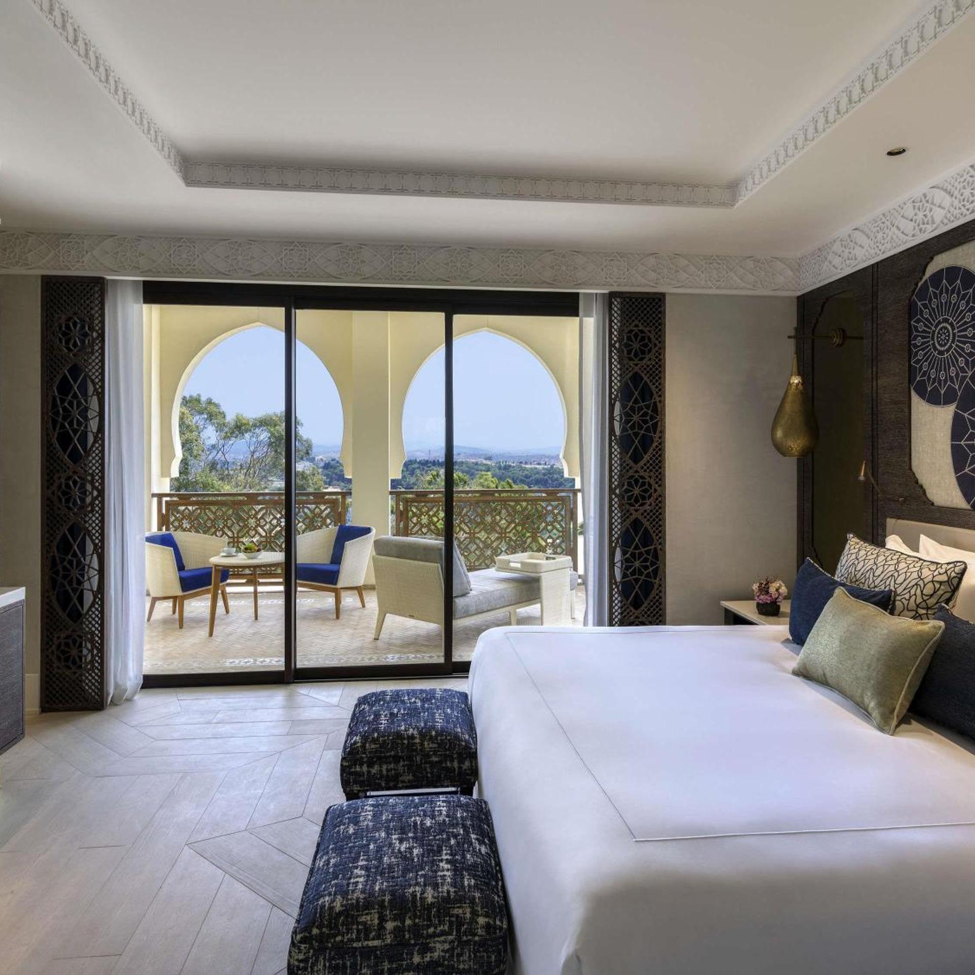 JUNIOR SUITE, KING BED