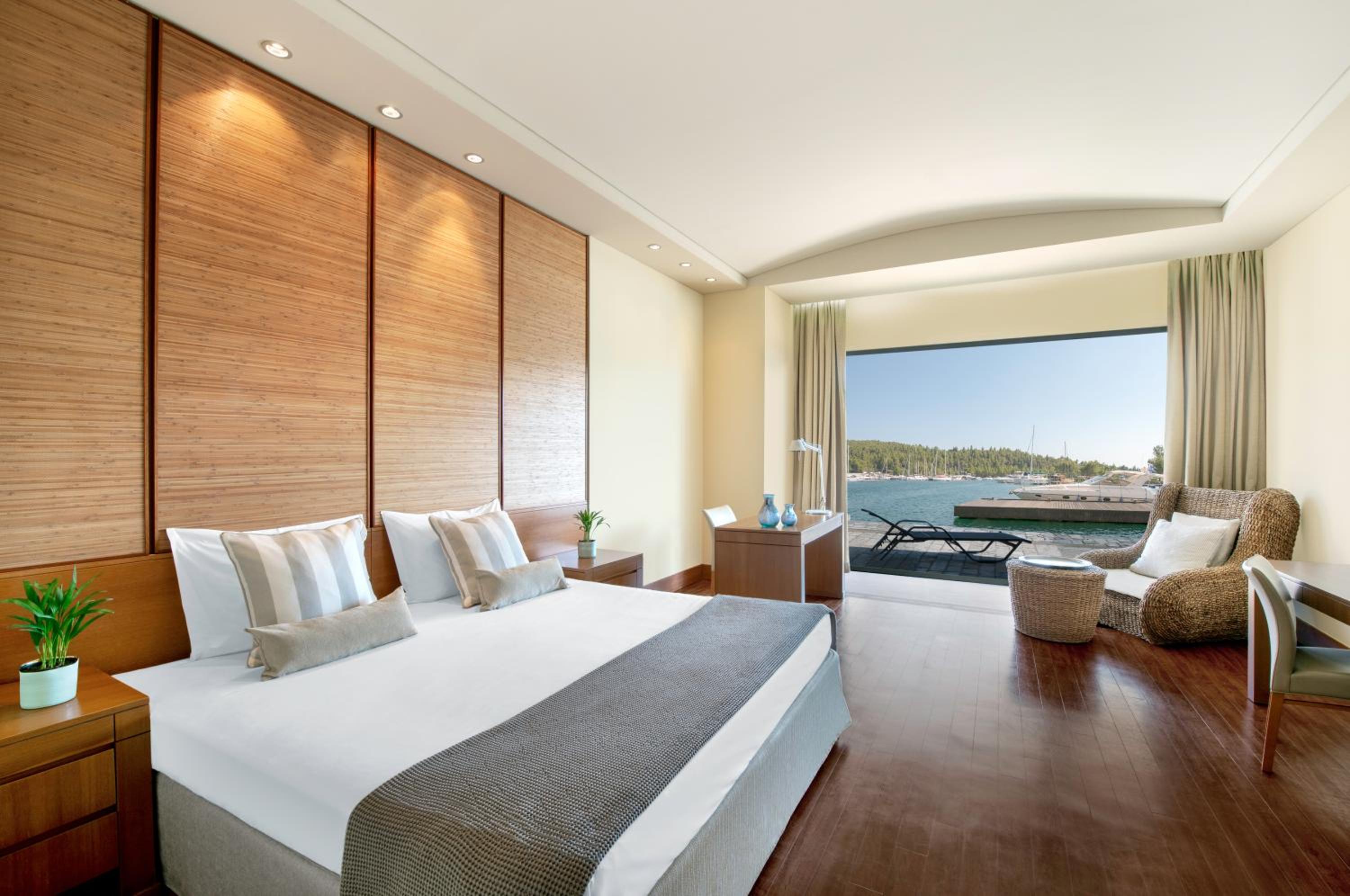 Suite, Marina Front