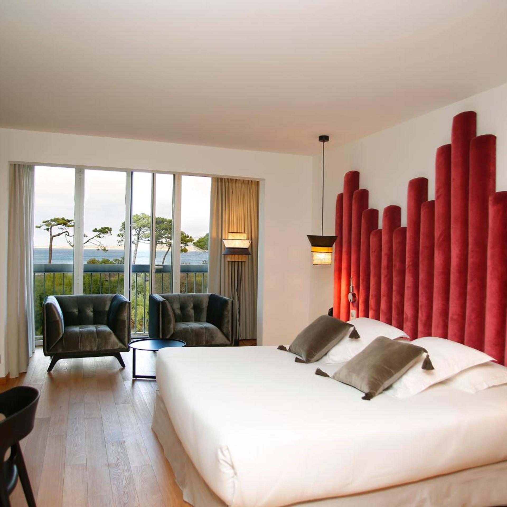 Deluxe, Double Bed, Sea Side, on the Side