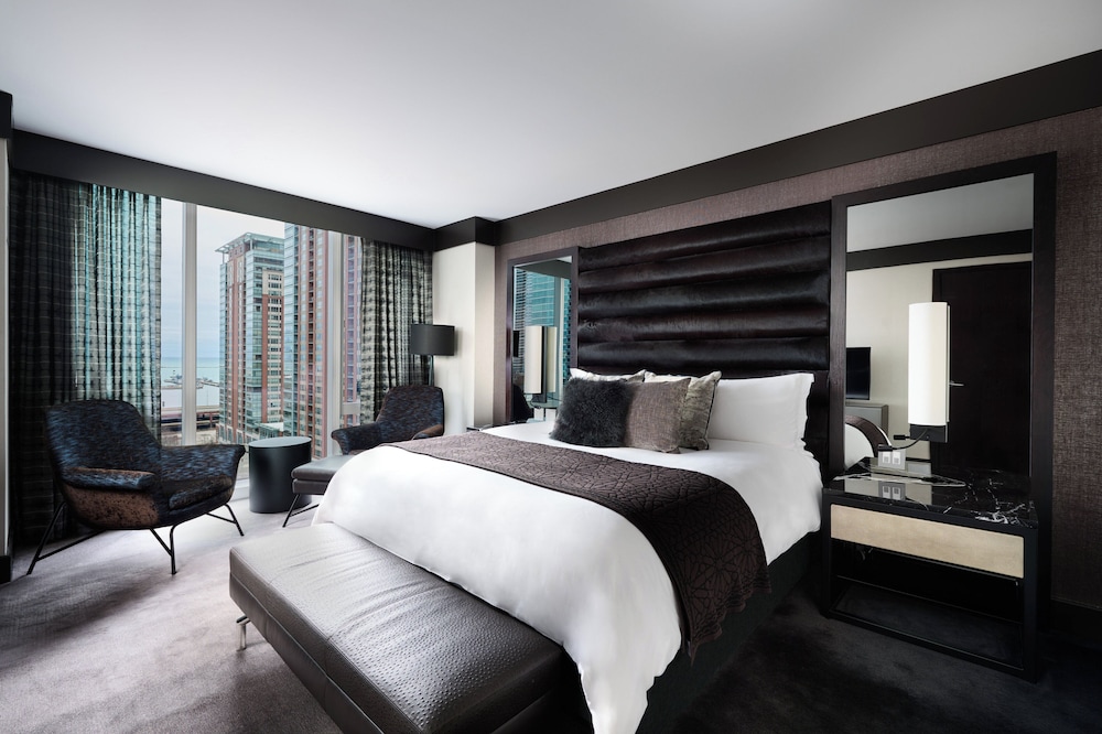 Suite, King Bed