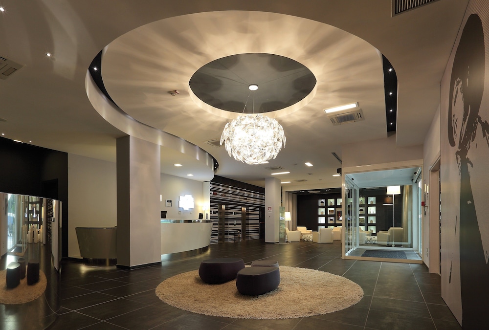 Holiday Inn Milan Nord Zara 45/66