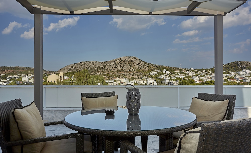 Athenian Riviera Hotel & Suites 66/72