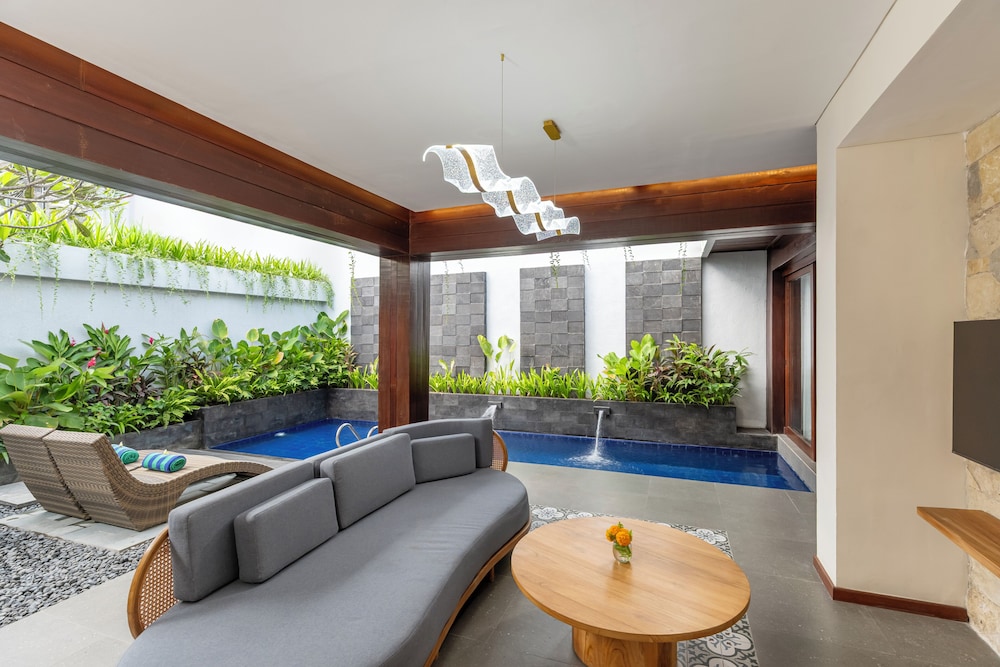 THE SAND Suites & Villas 33/50