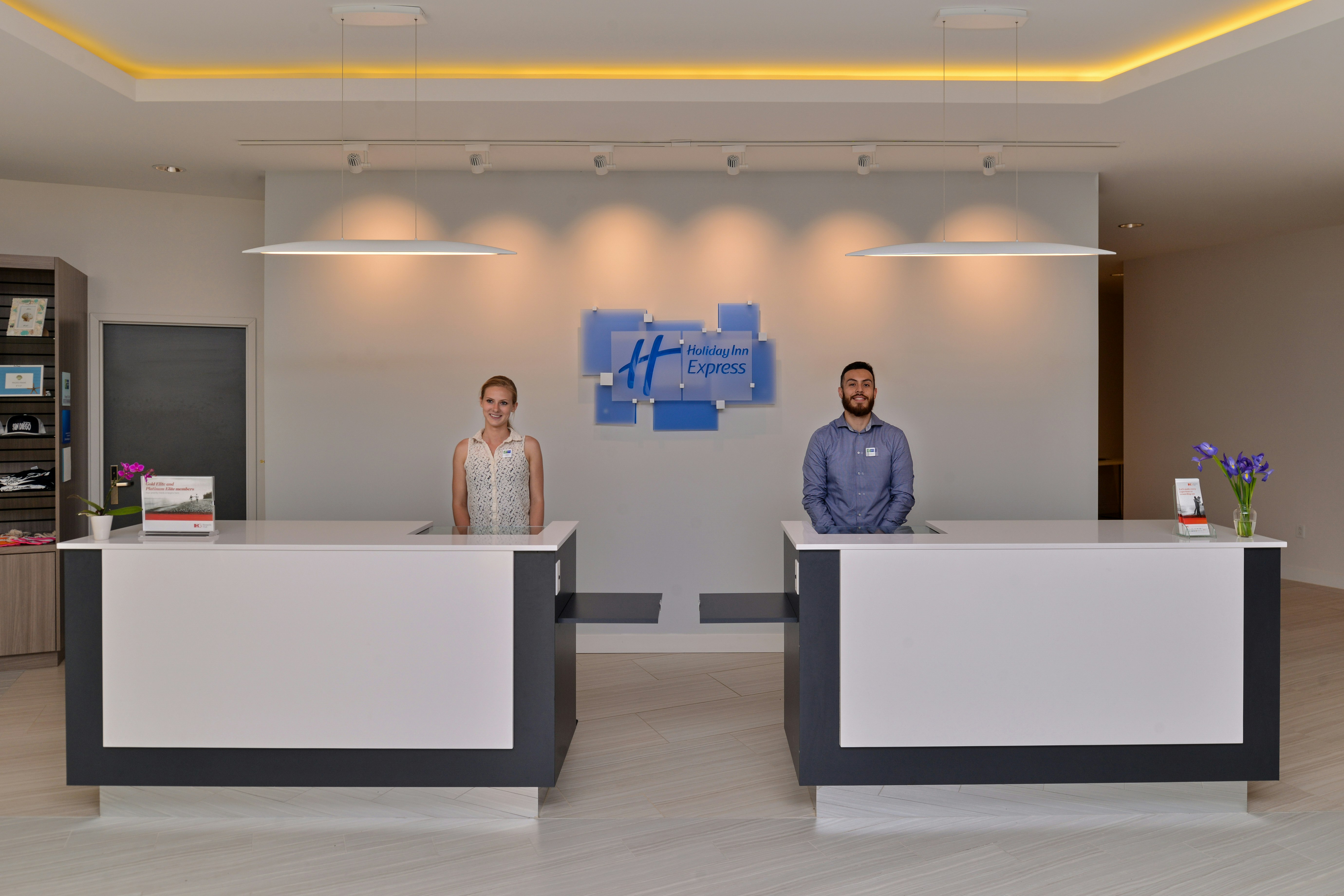Holiday Inn Express & Suites San Diego - Mission Valley 7/61