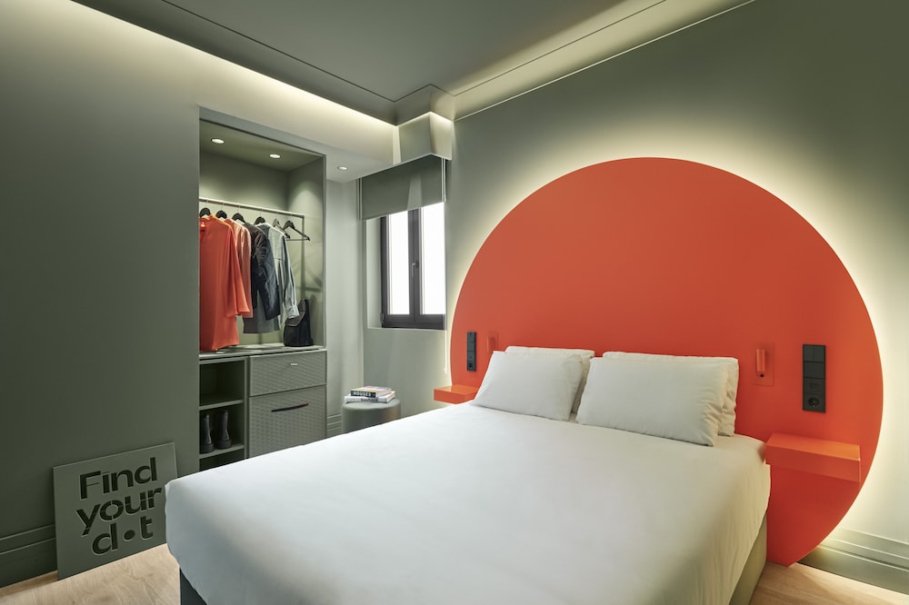 CLASSIC, QUEEN BED