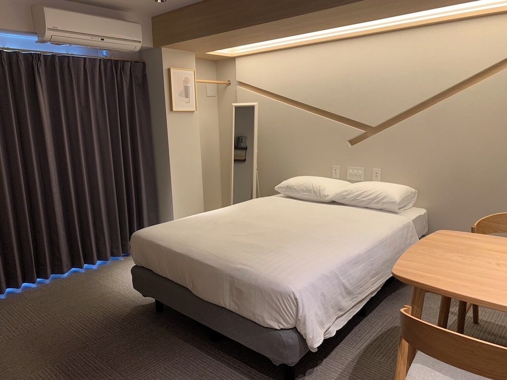 DELUXE, DOUBLE BED