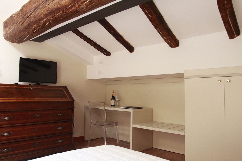 Casa Isolani Santo Stefano 33/48