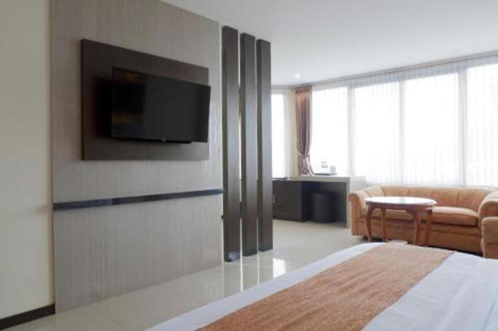 Alexander Hotel Tegal 27/47