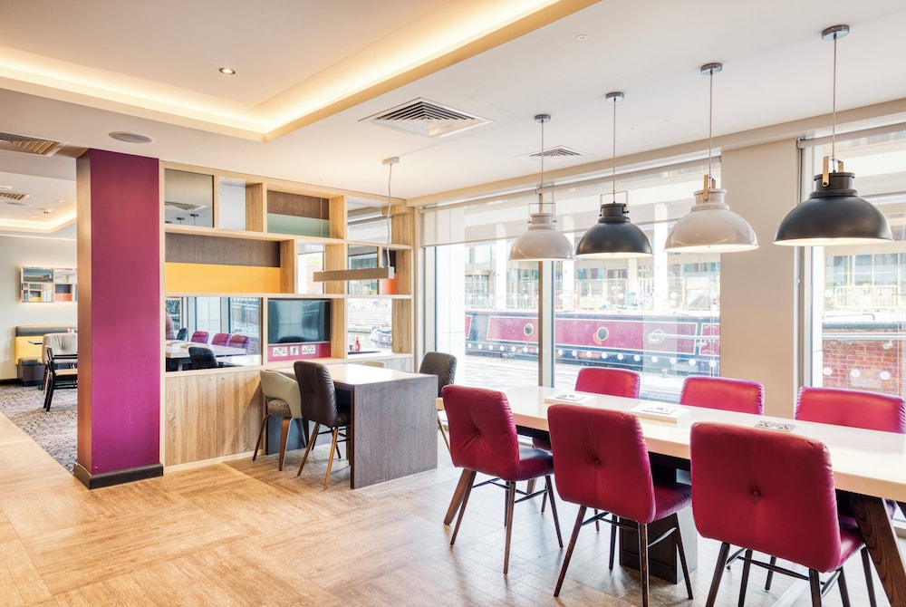Premier Inn Banbury Town Centre (Castle Quay) hotel 33/50