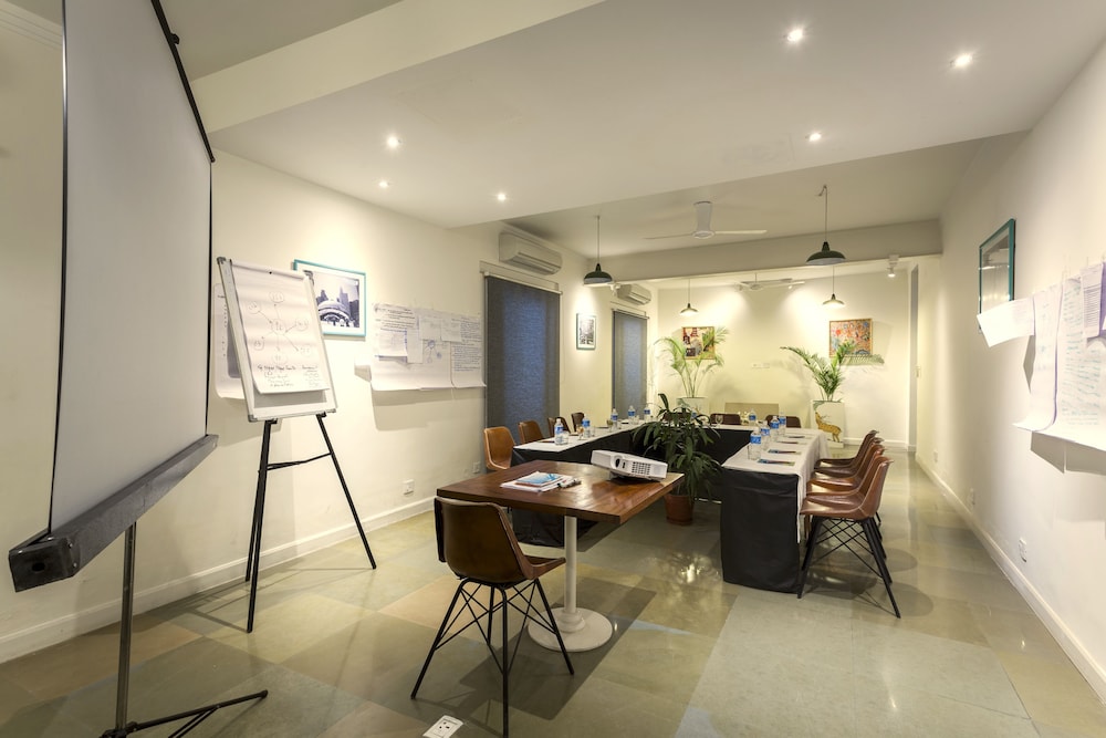 Bloom Boutique - Signature Towers 49/55