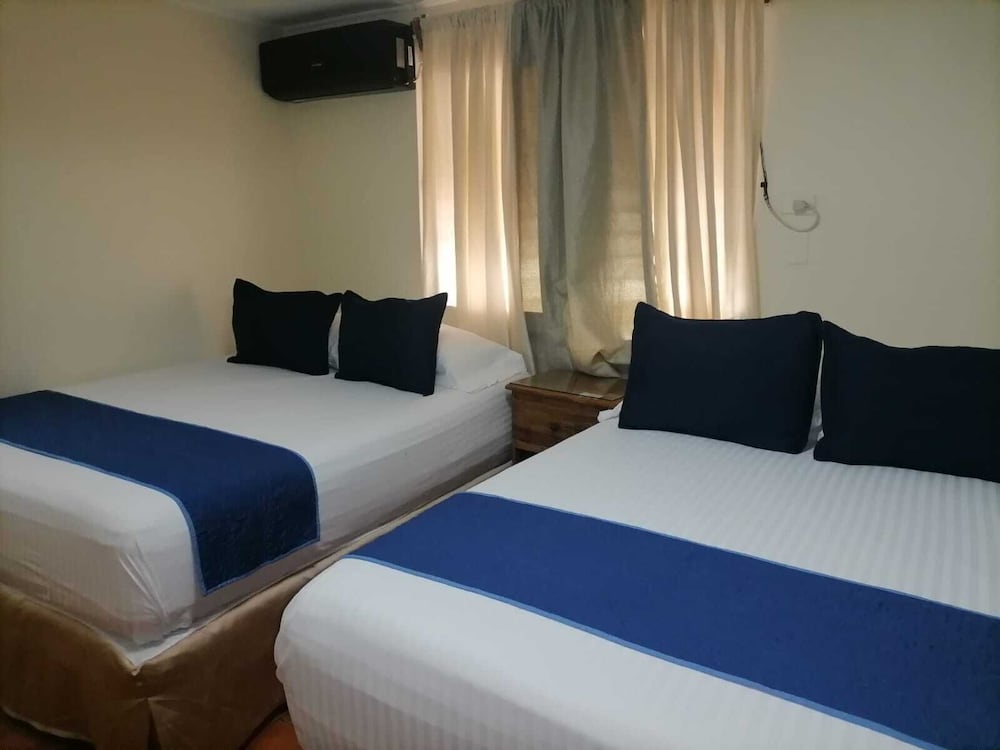 LA PLATA HOTEL 5/28