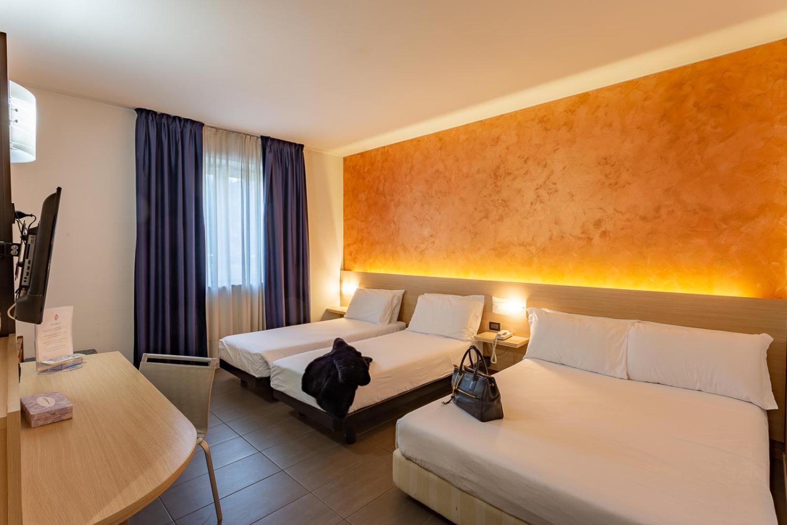 ROOM, TRIPLE