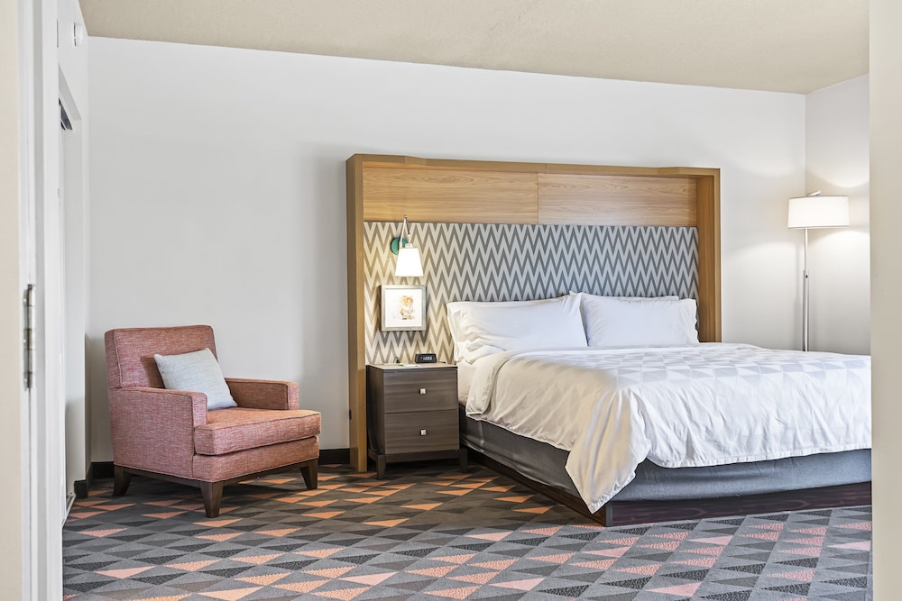 Holiday Inn St. Petersburg West 8/59