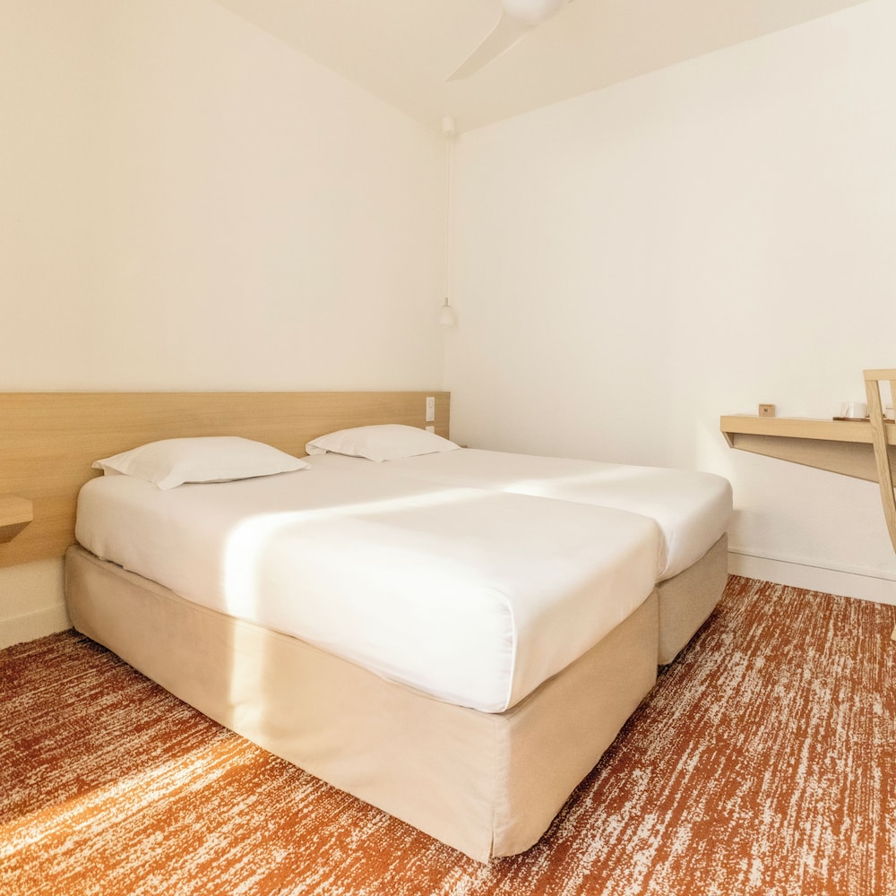 Adjoining, Family, Double and Twin Beds، Hotel Gambetta 2/10
