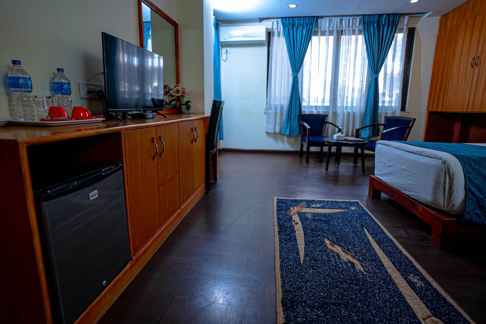 Shatkar Hotel and Spa 14/16