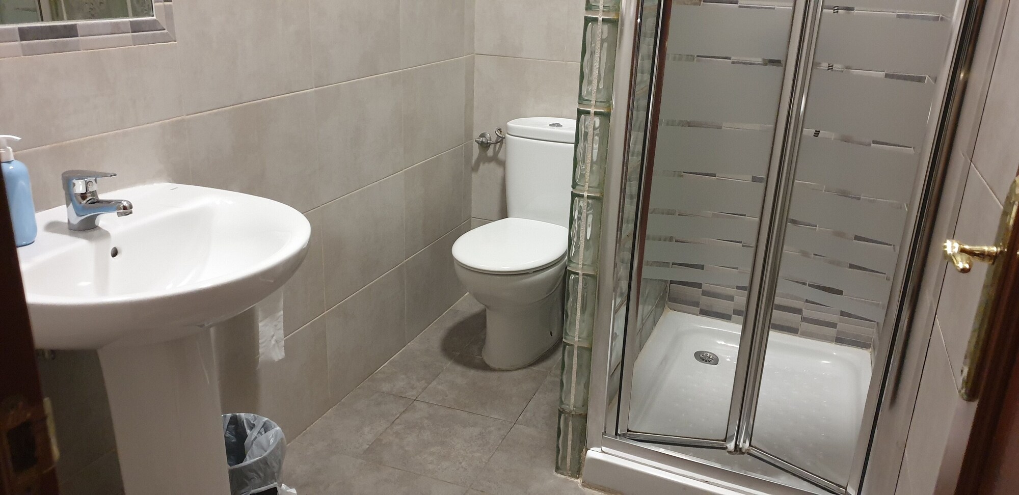 ROOM, TRIPLE, 3 BEDS, PRIVATE BATHROOM, GROUND FLOOR