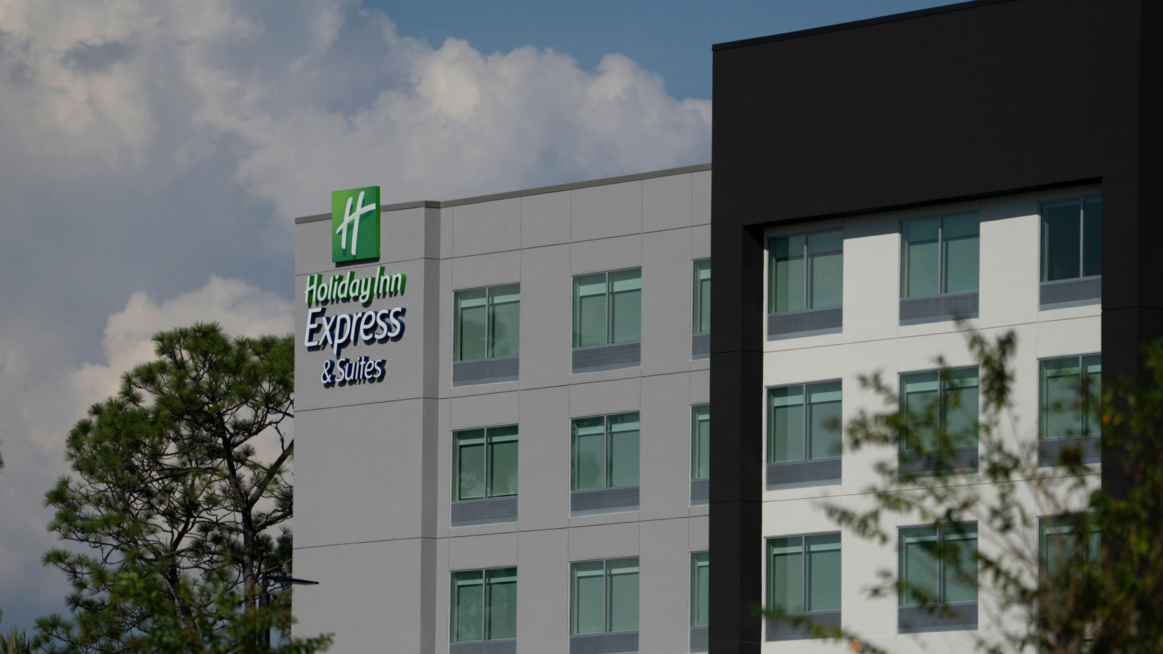 Holiday Inn Express & Suites Fort Walton Beach - Eglin Area, an IHG Hotel 3/50