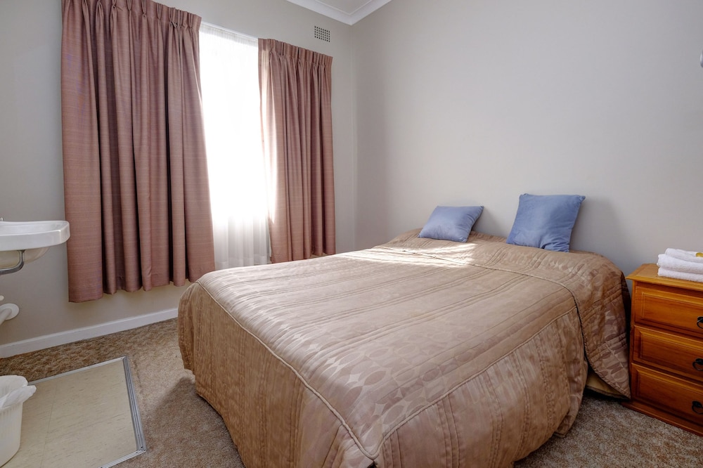 Lakes and Ocean Hotel Forster 16/40
