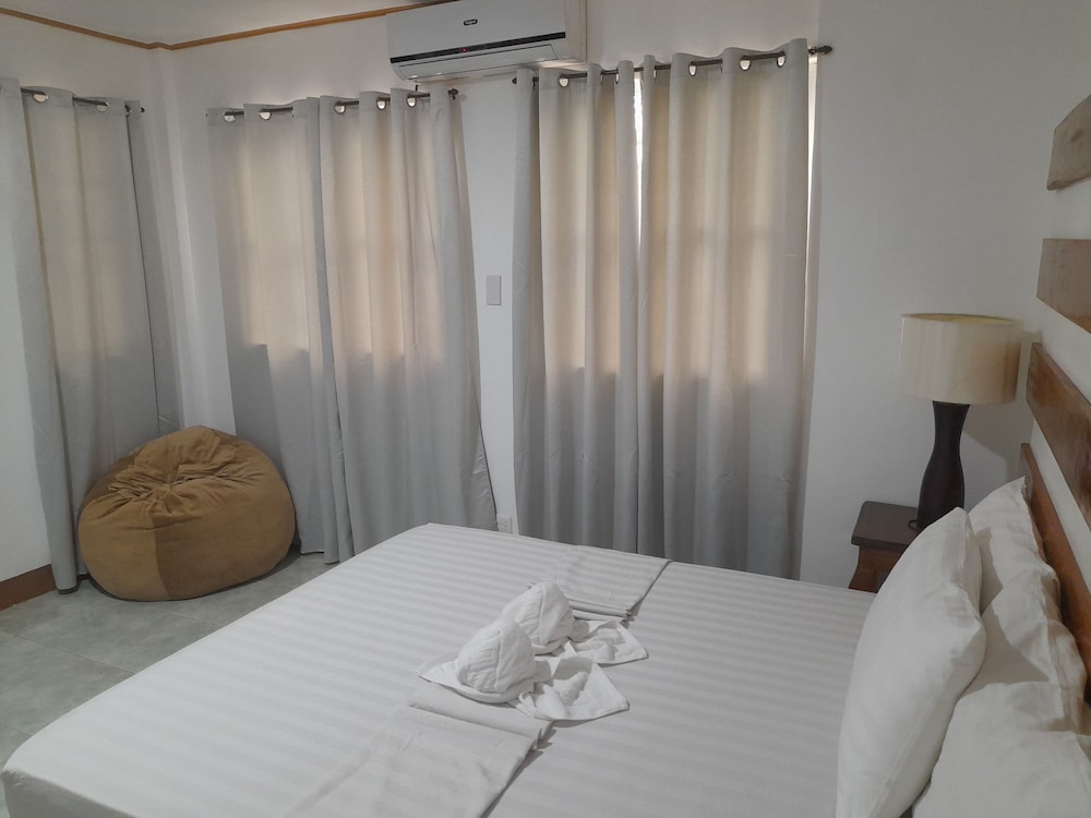 Marnin's Place Boracay 15/50