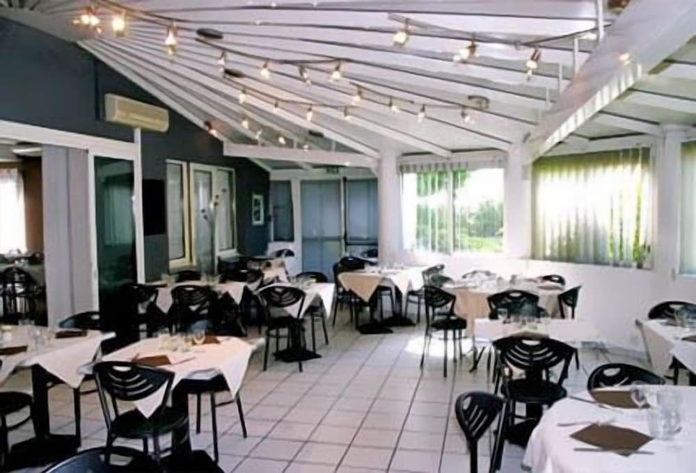 Hotel Du Moulin a Vent 15/32