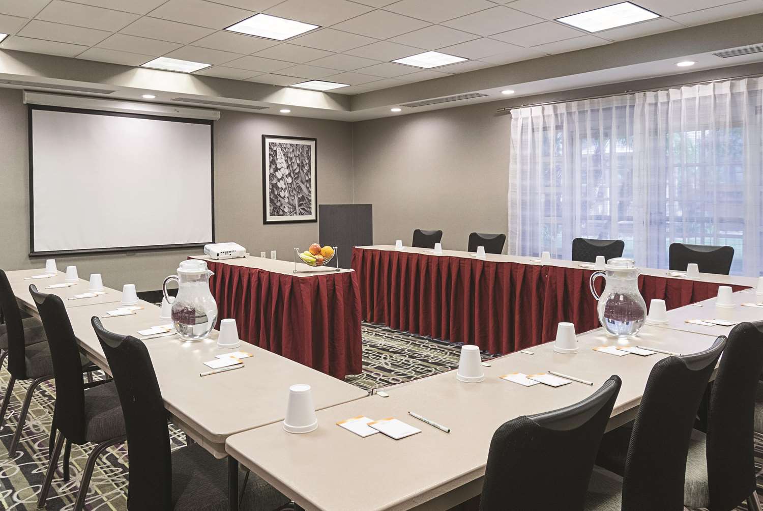 La Quinta Inn & Suites by Wyndham Ontario Airport 44/58
