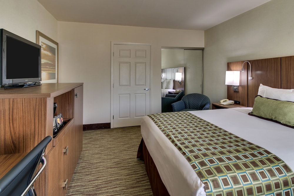 ROOM, QUEEN BED, ACCESSIBLE