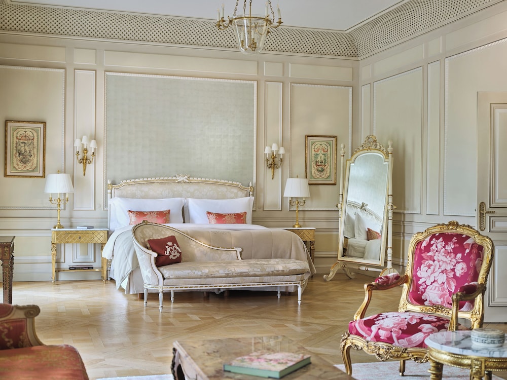 Versailles, Suite, King and Twin Beds, Park View