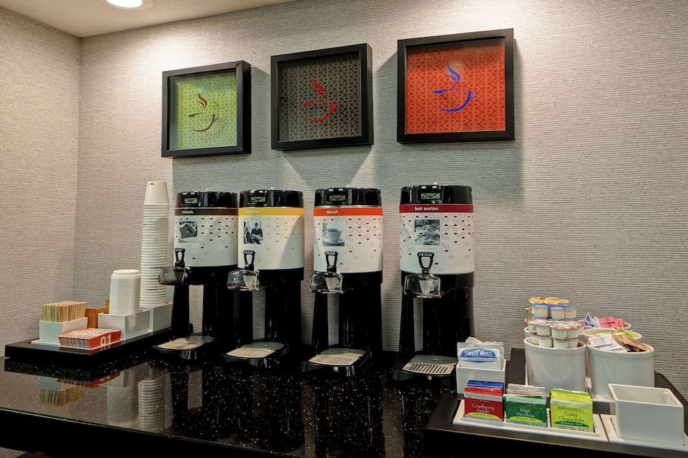 Hampton Inn Atlanta/Woodstock 27/34