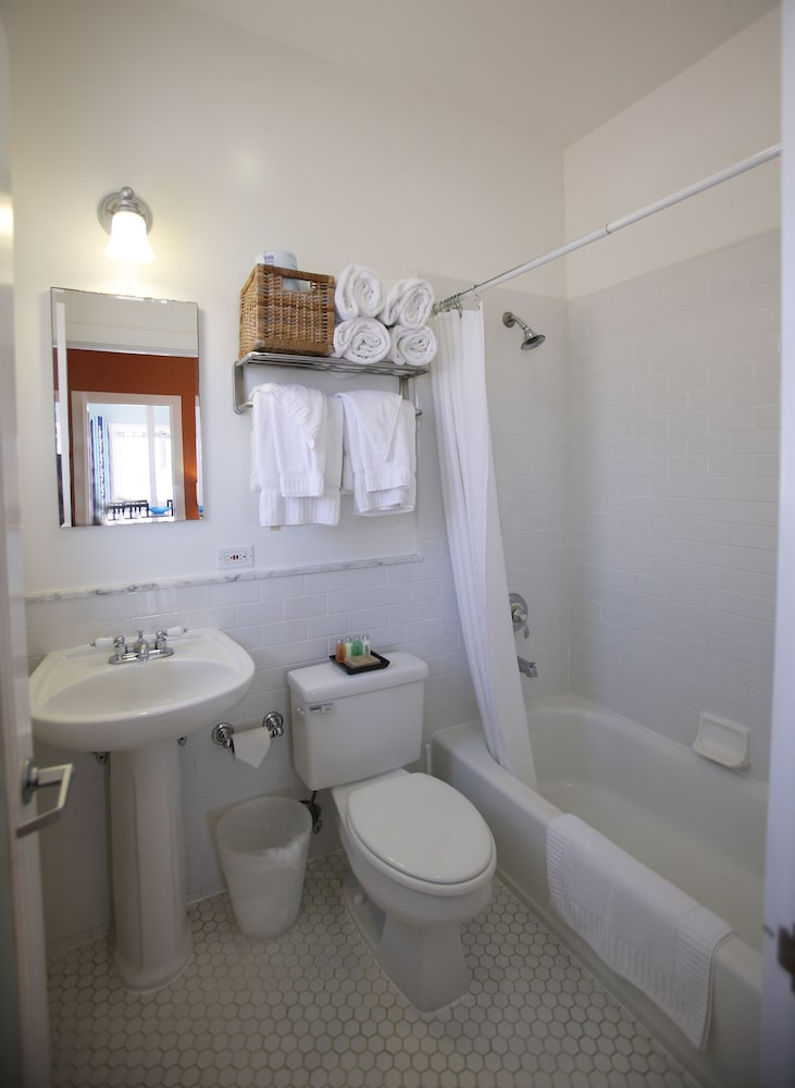 Venice Suites 65/68