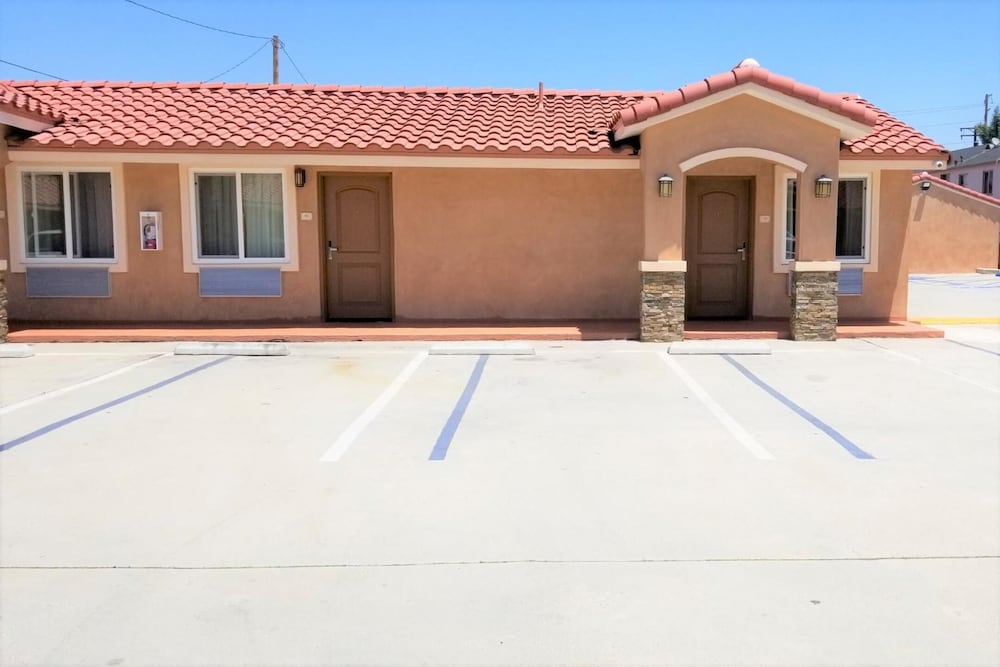 Diamond Bell Inn And Suites 46/54